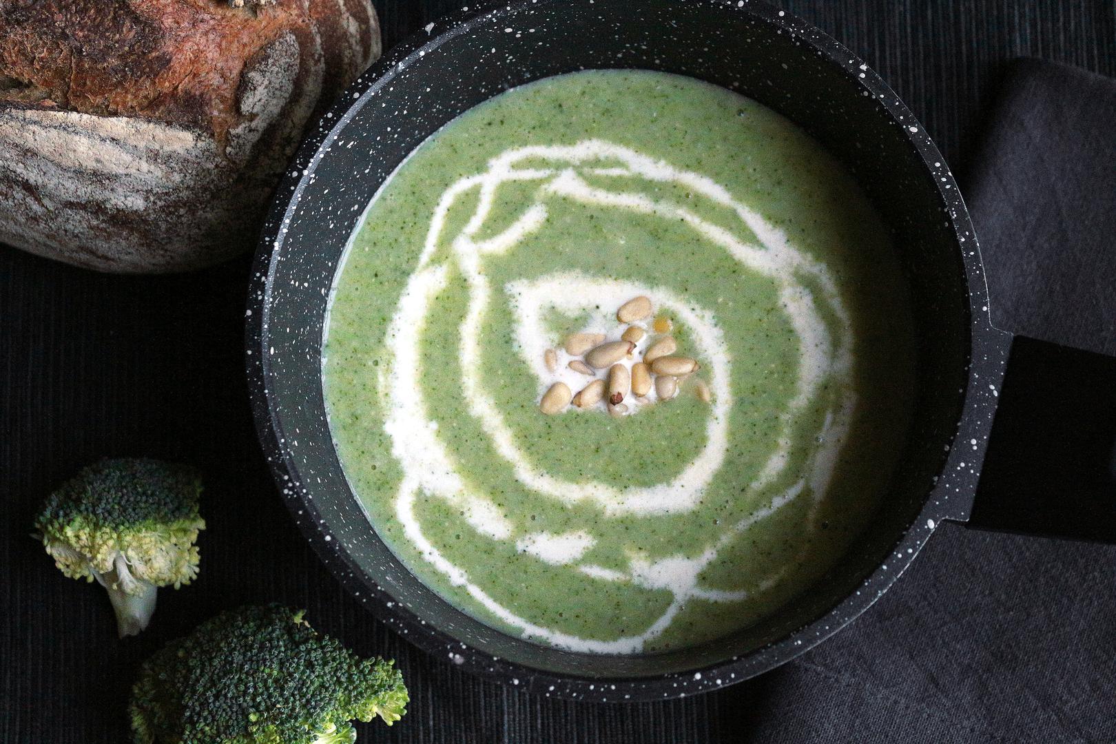 Broccoli Soup With Cream And Pine Nuts - 