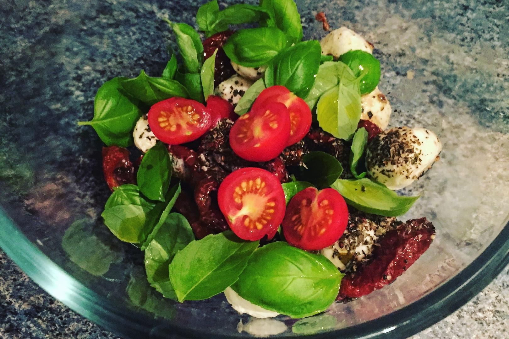 Tomato Salad With Mozzarella, Fresh Basil And Sun-Dried Tomatoes - 